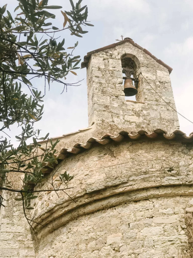 clocher de la chapelle rurale notre dame des salles