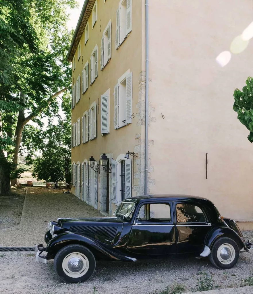 voiture des hôtes