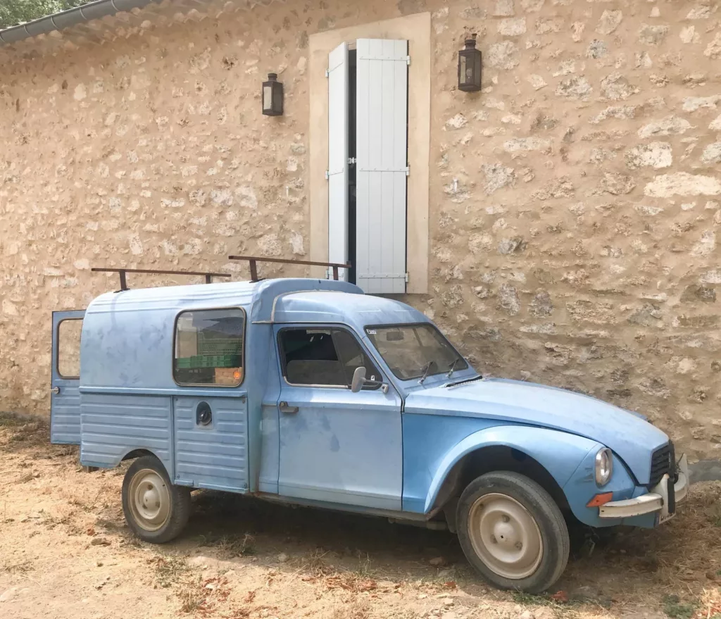 voiture des hôtes